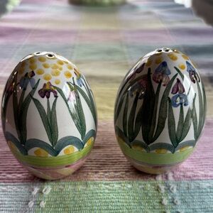 *NWOT* Mackenzie-Childs Bearded Iris Egg Salt and Pepper Shakers. Vintage 2003.